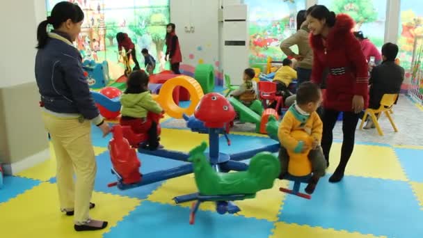 Children in play area — Stock Video